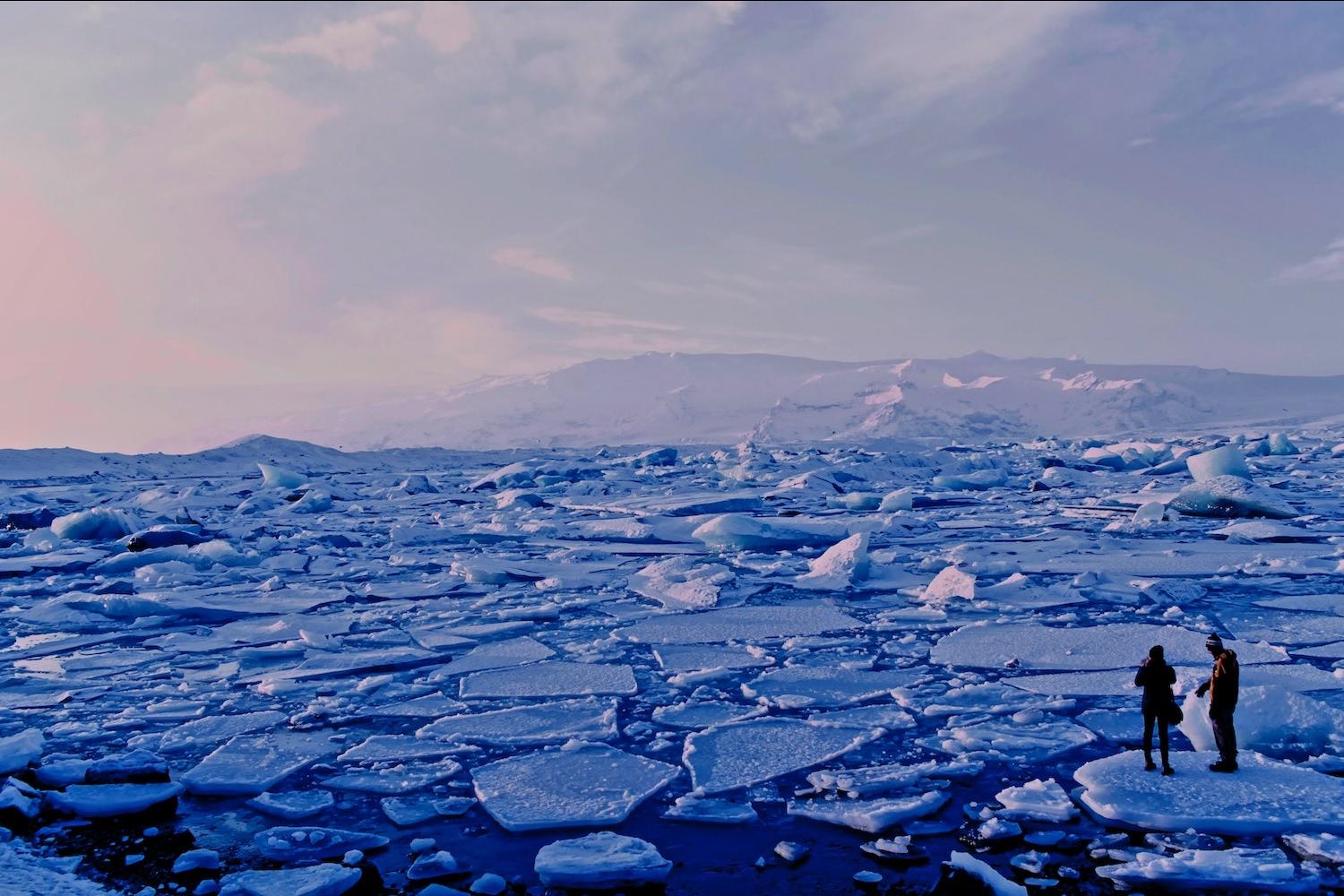 ice sheets breaking apart in iceland - climate change